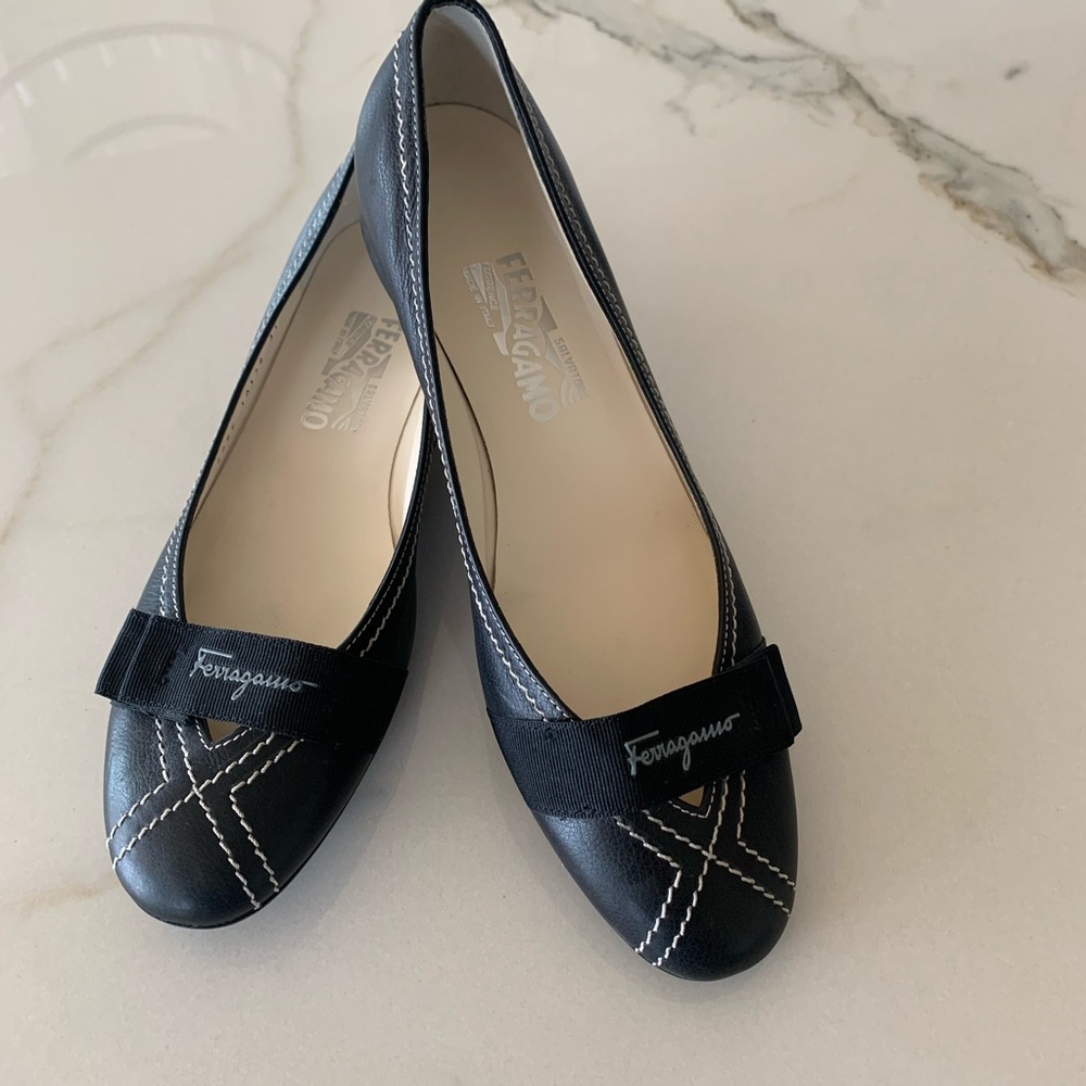 Authentic Ferragamo Flats!!
